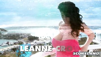 Leanne Crow se despierta temprano en el Capítulo tres de Stacked Summer de Leanne.