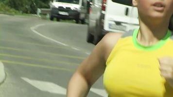 ¿La Llamas Gordita?Vamos..Ella Está bien..Tiene Que Hacer Un Poco De Ejercicio..