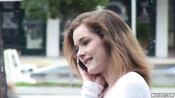 Penny Brooks-Casual Hook-Up en el Sex Shop.