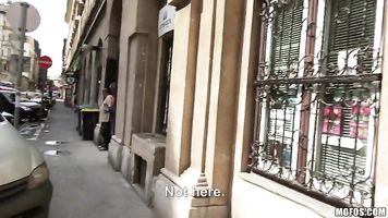 Chintia Doll-Camarera Tetona Folla por Dinero.