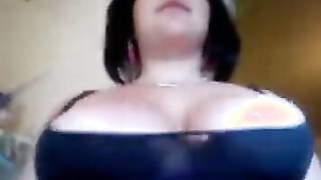 cómo mis tetas rebotan cuando estoy caminando en la calle