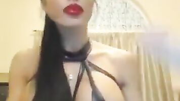 Lindo Trasero Niñera Chupando Juguete y Mostrando Apagado