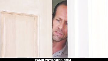 FamilyStrokes-Hija Folla Padrastro Mientras Mamá Duchas