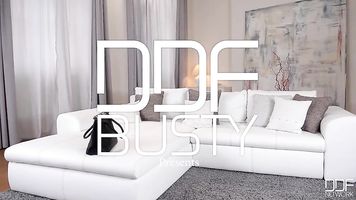 DDF Buxomy-Buxomy Rusa mafia princesa folla como una reina