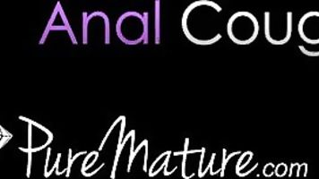 PureMature-Chesty ama de casa Brooke Paige tomar polla gruesa en su trasero