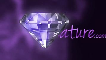 PureMature-Chico folla madrastra Cherie Deville en el culo
