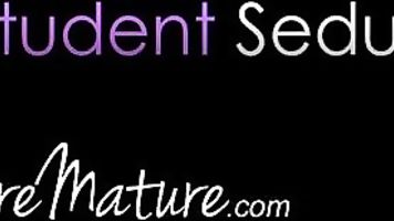 PureMature - Mamá esposa Nikki Daniels consigue su envejecido coño machacado