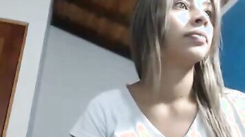 ¿Qué tal hacer un poco de bikini modelando para tu próxima escena, Anna?
