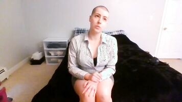 Femdom te enseña cómo ser una Puta de Mierda con su Strapon