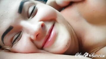 Buenos Días Oral, Caliente ESPOSA con Grandes Tetas Tragar Semen para el Desayuno
