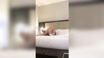 Hotwife Follando Novio en Hotel mientras Marido Relojes