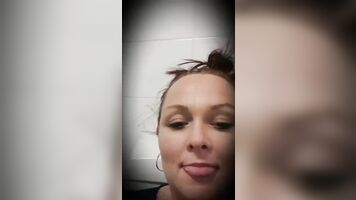 Baño Público Garganta Profunda